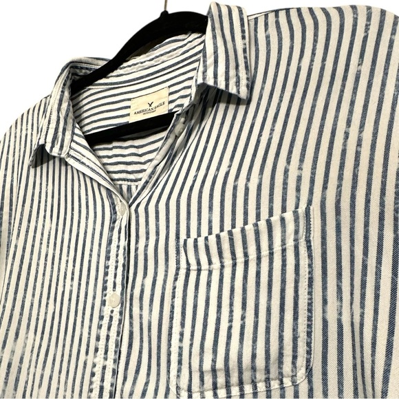 American Eagle Short Sleeve Button-up Shirt with Stripes Size large - Picture 3 of 9